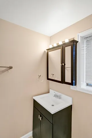 $267,000 | 107 Tonset Court, Unit 107, Schaumburg, IL 60193