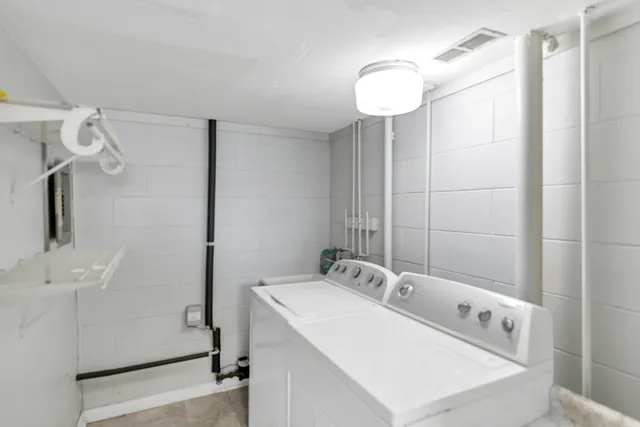 $267,000 | 107 Tonset Court, Unit 107, Schaumburg, IL 60193