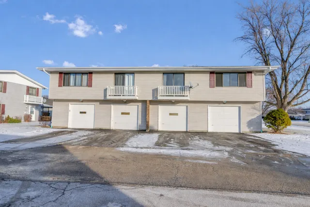 $267,000 | 107 Tonset Court, Unit 107, Schaumburg, IL 60193