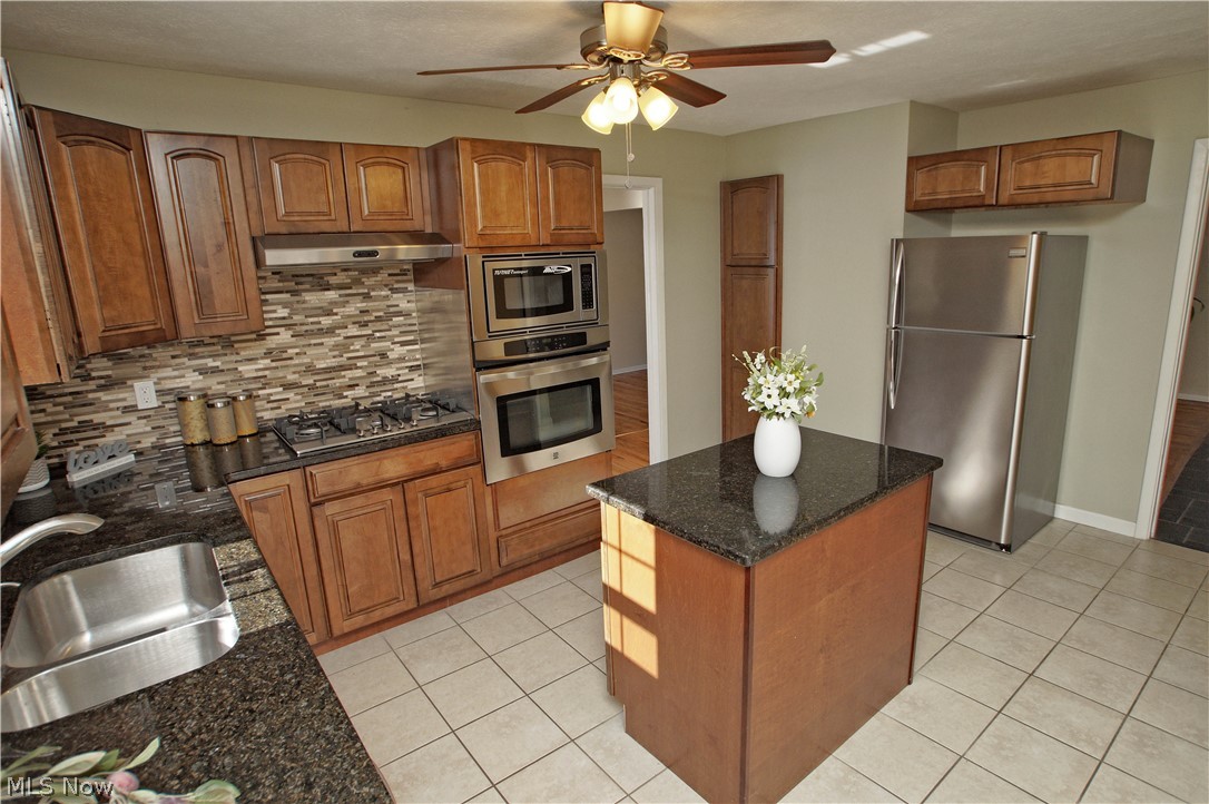 4644 West Farnhurst Road Cleveland, OH 44121 - Photo 9 of 31