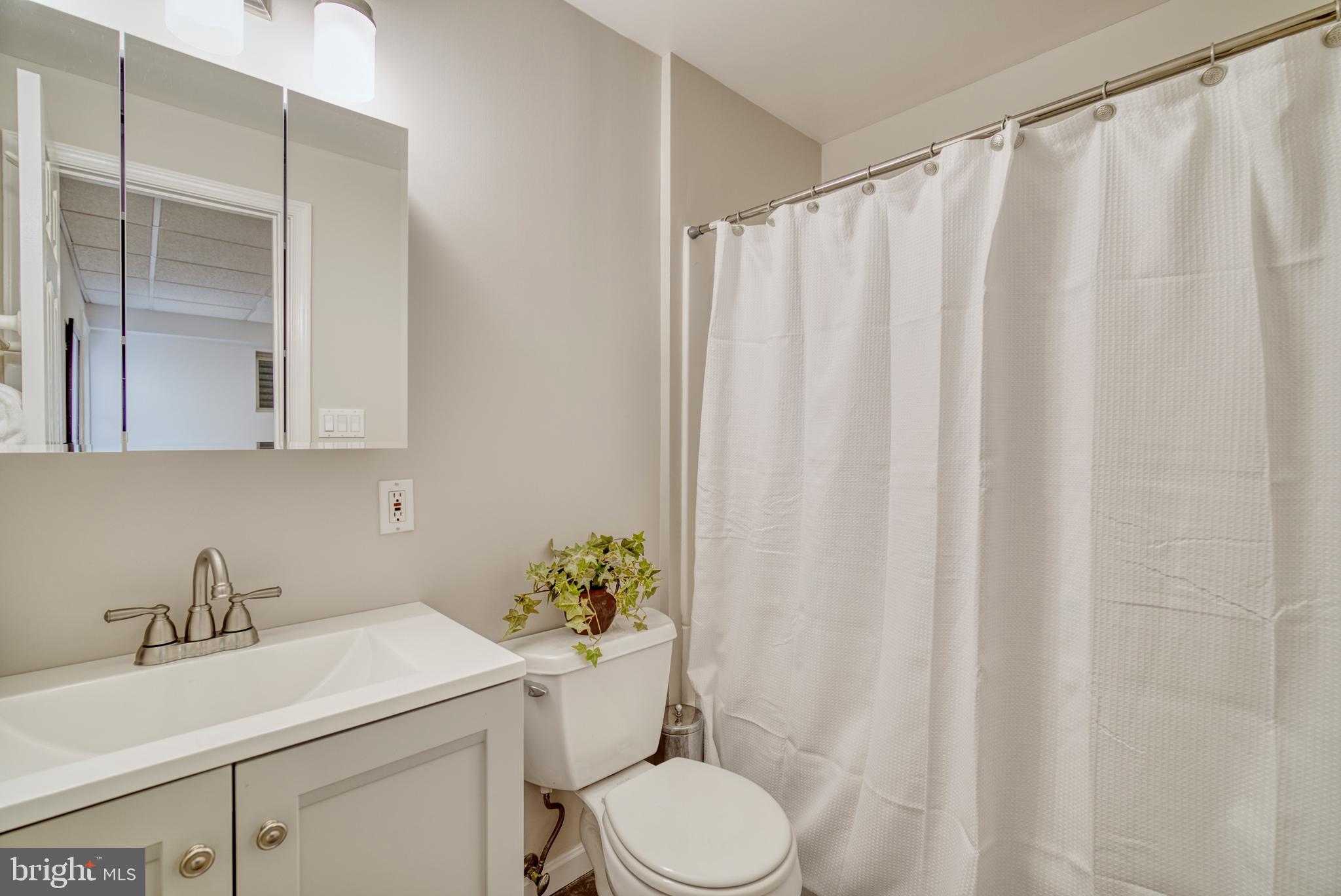 1314 Pavilion Club Way Reston, VA 20194 - Photo 32 of 38