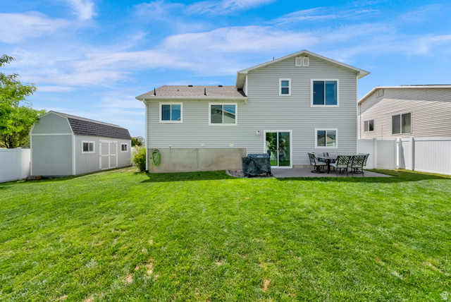2011 South 2830th Street West Syracuse, UT 84075 - Photo 9 of 27