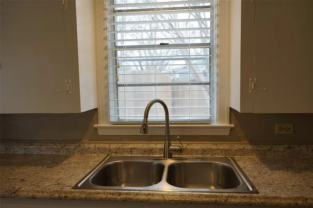 $1,650 | 1325 Barnes Drive, Arlington, TX 76013