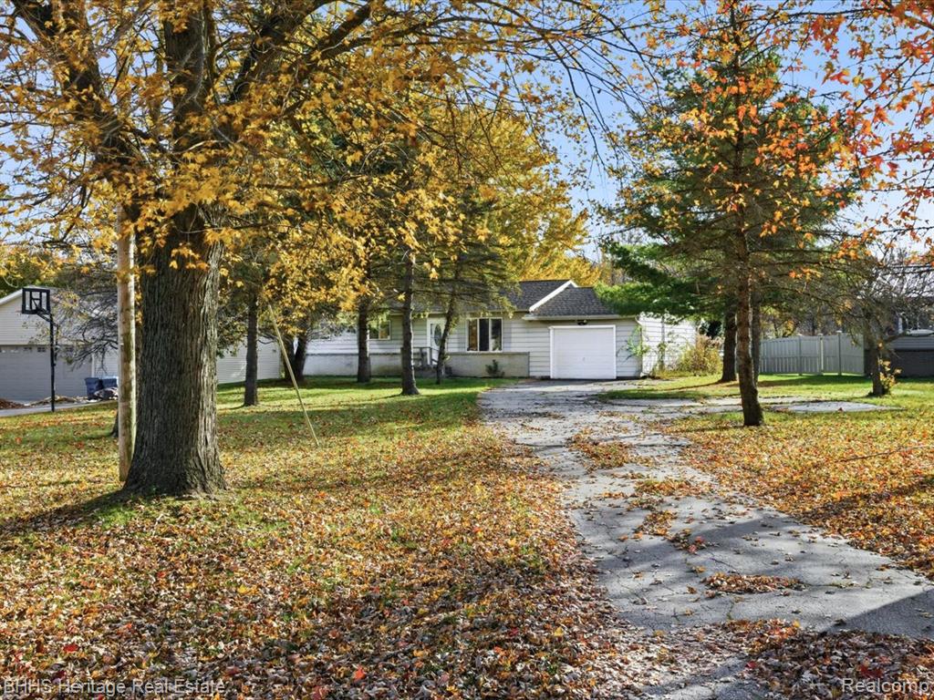 12215 Linden Road Linden, MI 48451 - Photo 1 of 31