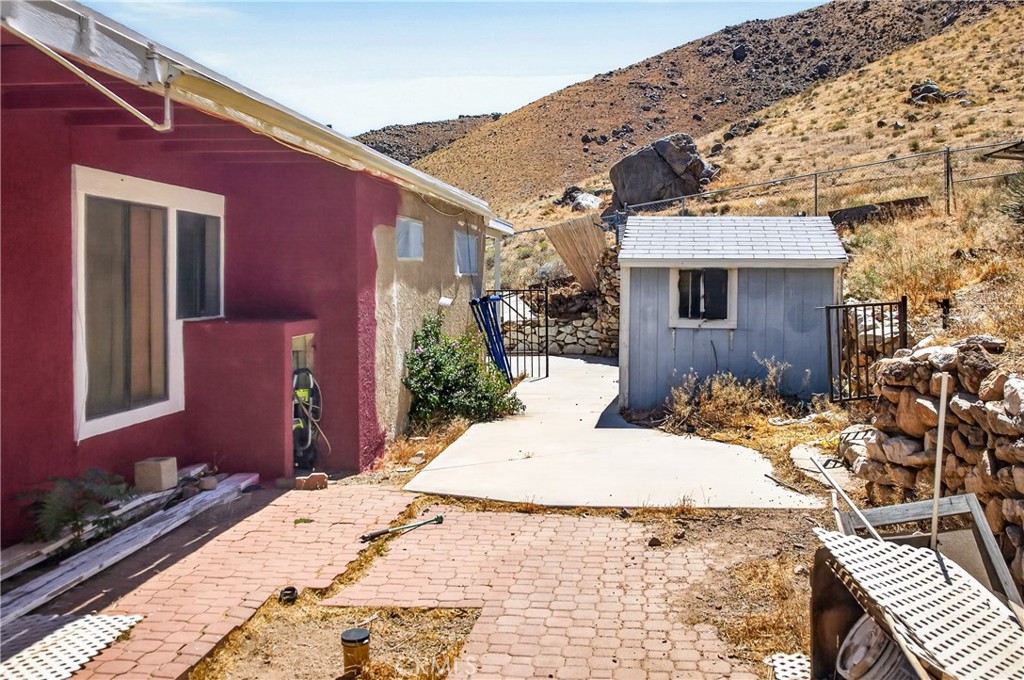 8929 Central Road Apple Valley, CA 92308 - Photo 38 of 43 Rear yard