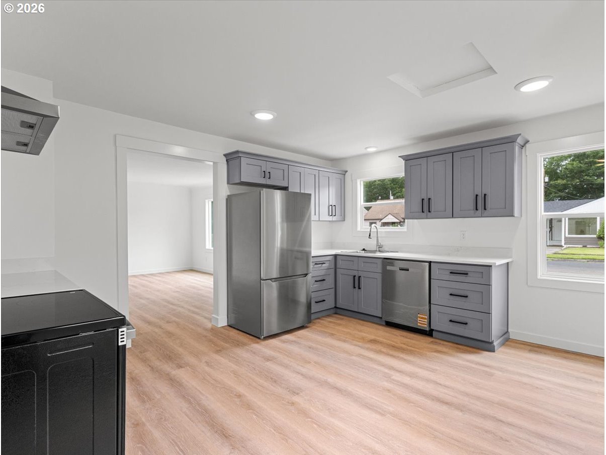 440 25th Avenue Longview, WA 98632 - Photo 7 of 27 a kitchen with stainless steel appliances a refrigerator and a stove top oven