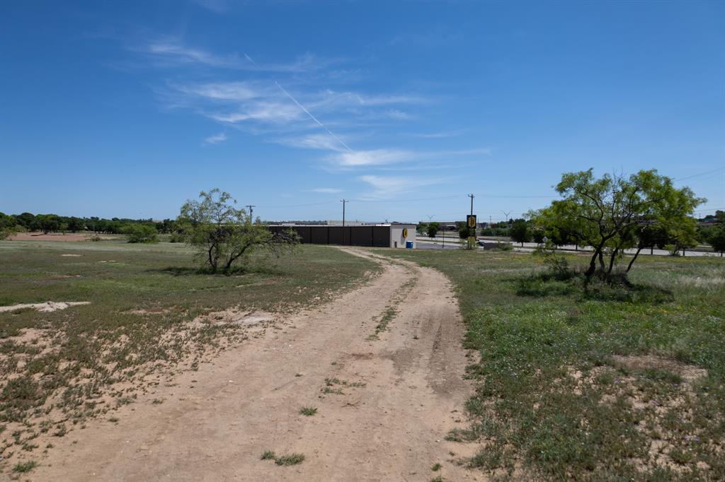 2102 North Ridge Road Lubbock, TX 79403 - Photo 4 of 18