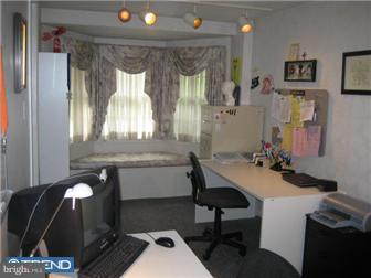121 Earlington Road Havertown, PA 19083 - Photo 5 of 12 Office / Study