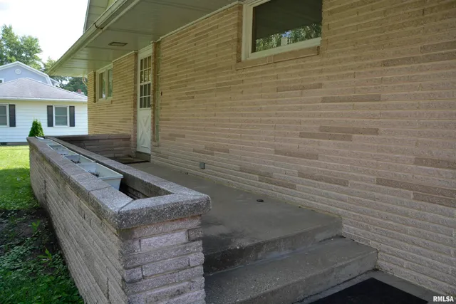 $80,000 | 651 North Washington Street, Bushnell, IL 61422