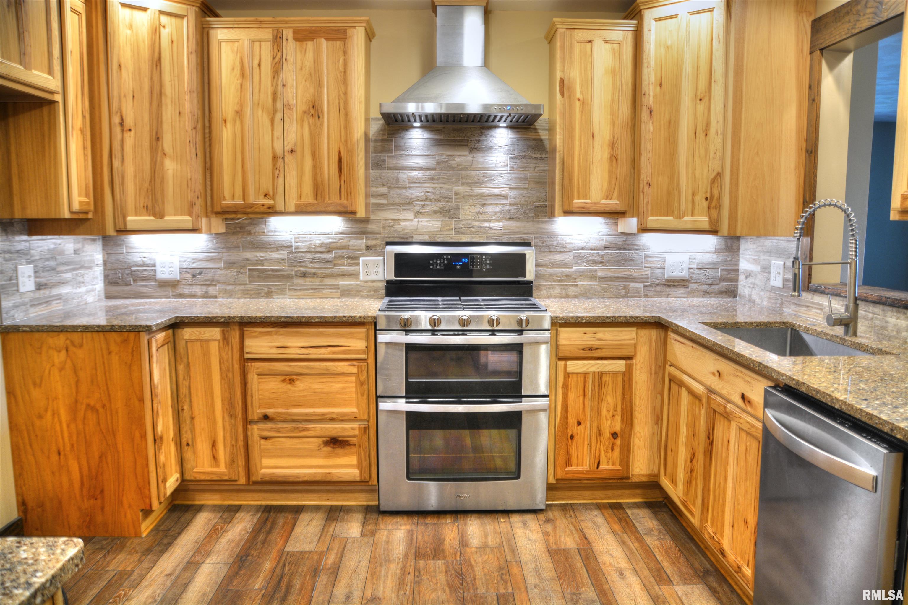 651 North Washington Street Bushnell, IL 61422 - Photo 5 of 29