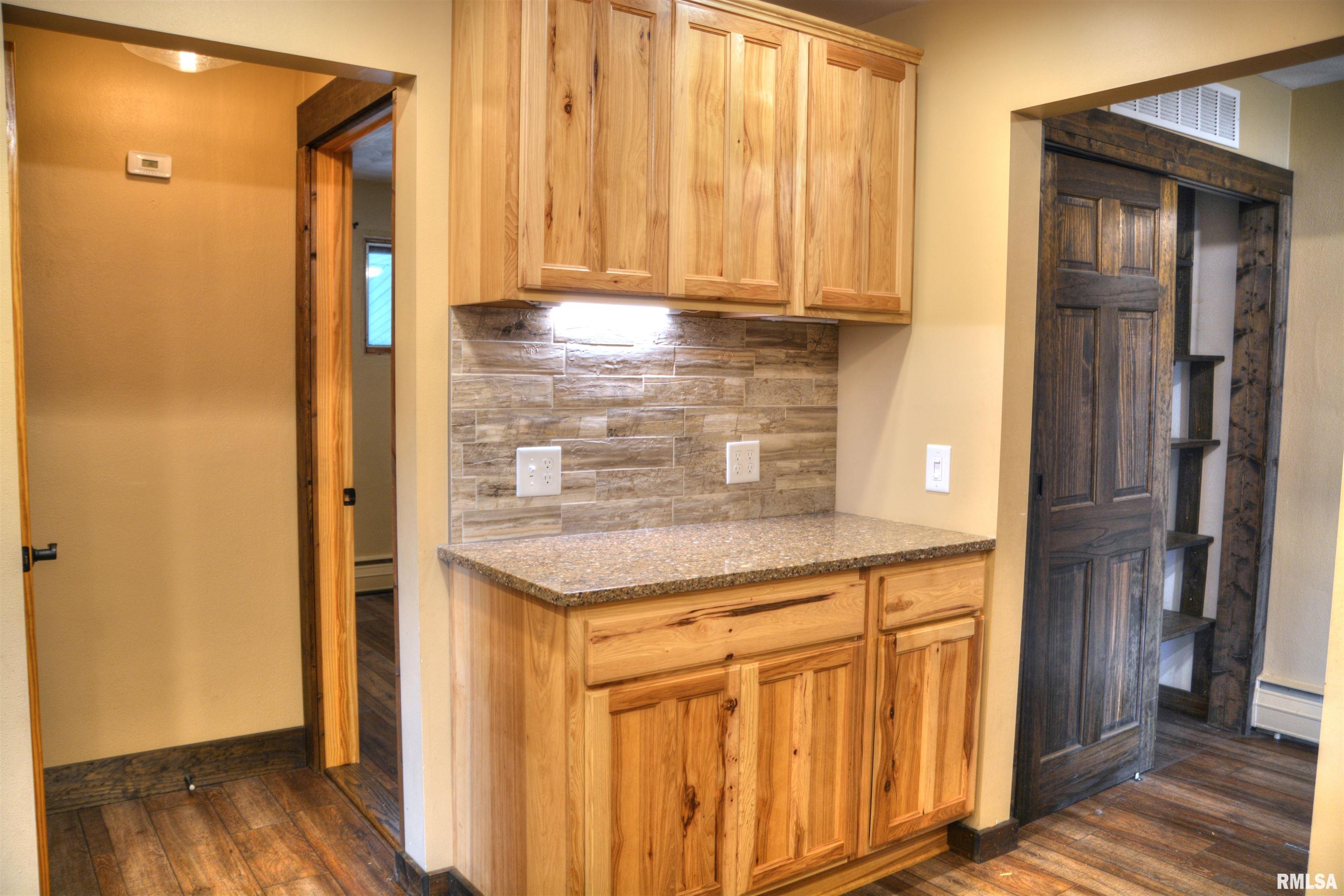 651 North Washington Street Bushnell, IL 61422 - Photo 7 of 29