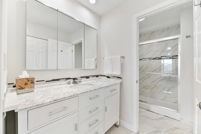 $289,900 | 4050 Dundee Road, Unit 205, Northbrook, IL 60062