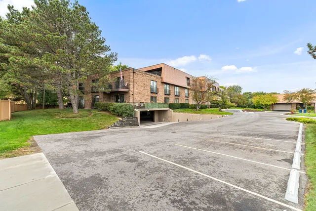 $289,900 | 4050 Dundee Road, Unit 205, Northbrook, IL 60062