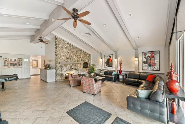 $289,900 | 4050 Dundee Road, Unit 205, Northbrook, IL 60062