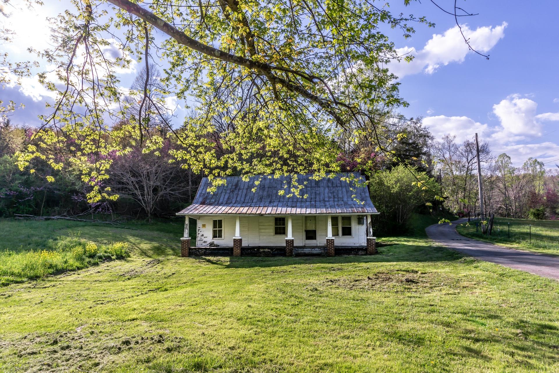 309 Rock Hill Road Watauga, TN 37694 - Photo 9 of 55 309RockHillW_081
