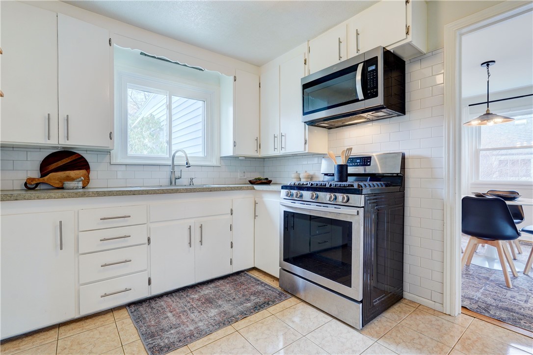 379 Brandon Road Irondequoit, NY 14622 - Photo 13 of 34