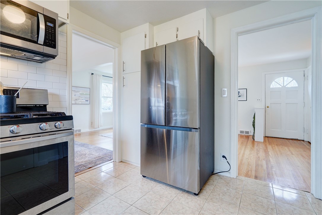 379 Brandon Road Irondequoit, NY 14622 - Photo 14 of 34