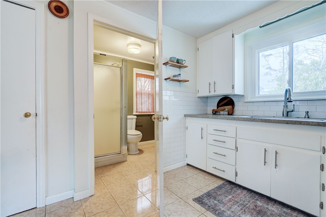 379 Brandon Road Irondequoit, NY 14622 - Photo 15 of 34