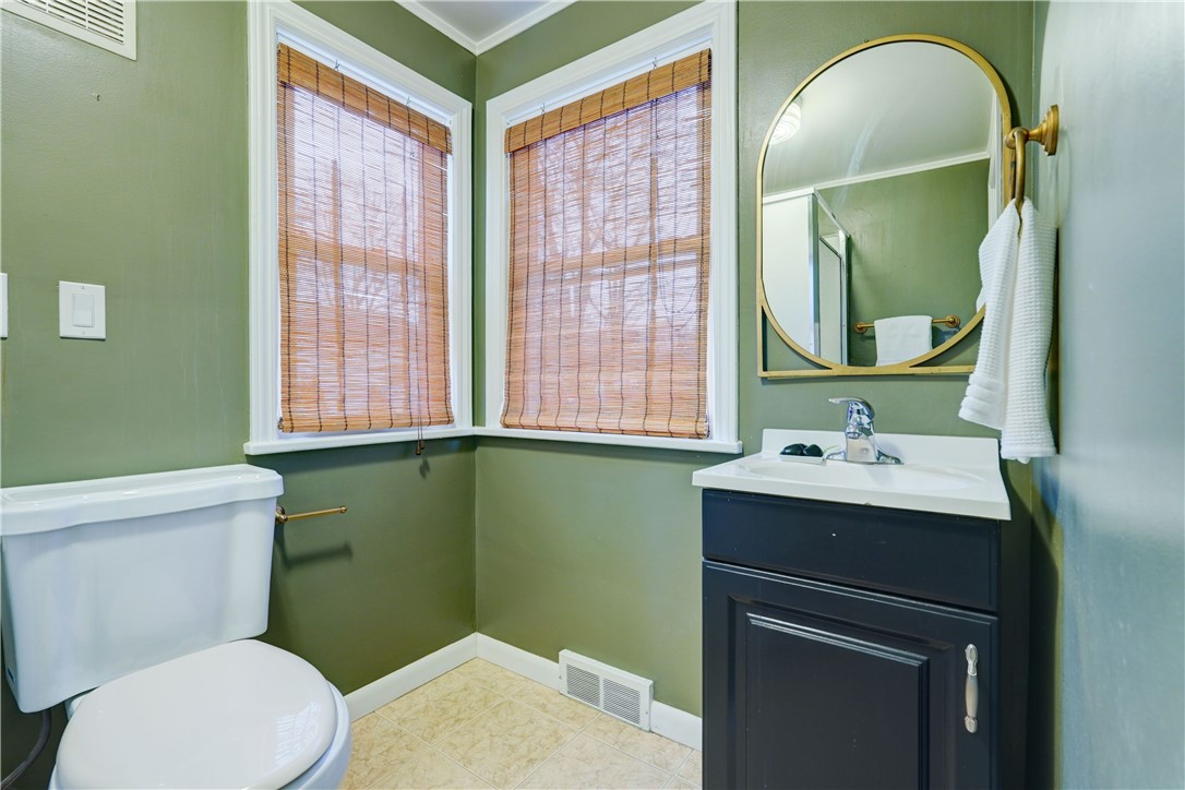 379 Brandon Road Irondequoit, NY 14622 - Photo 16 of 34