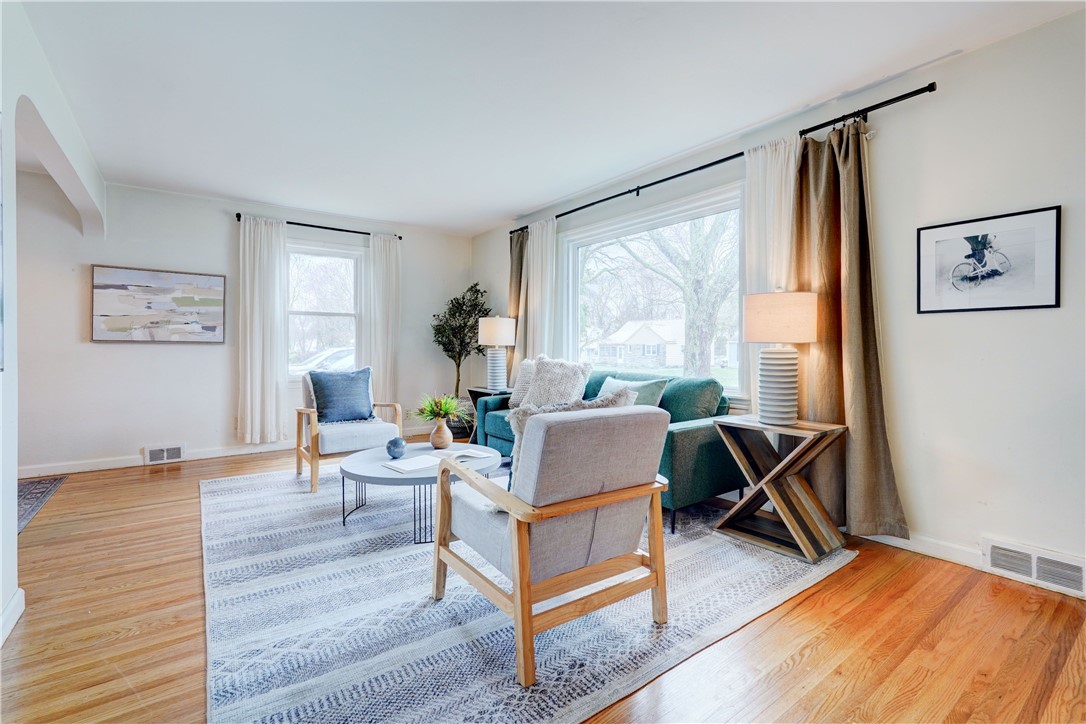 379 Brandon Road Irondequoit, NY 14622 - Photo 5 of 34