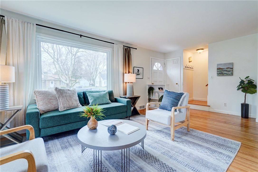 379 Brandon Road Irondequoit, NY 14622 - Photo 7 of 34