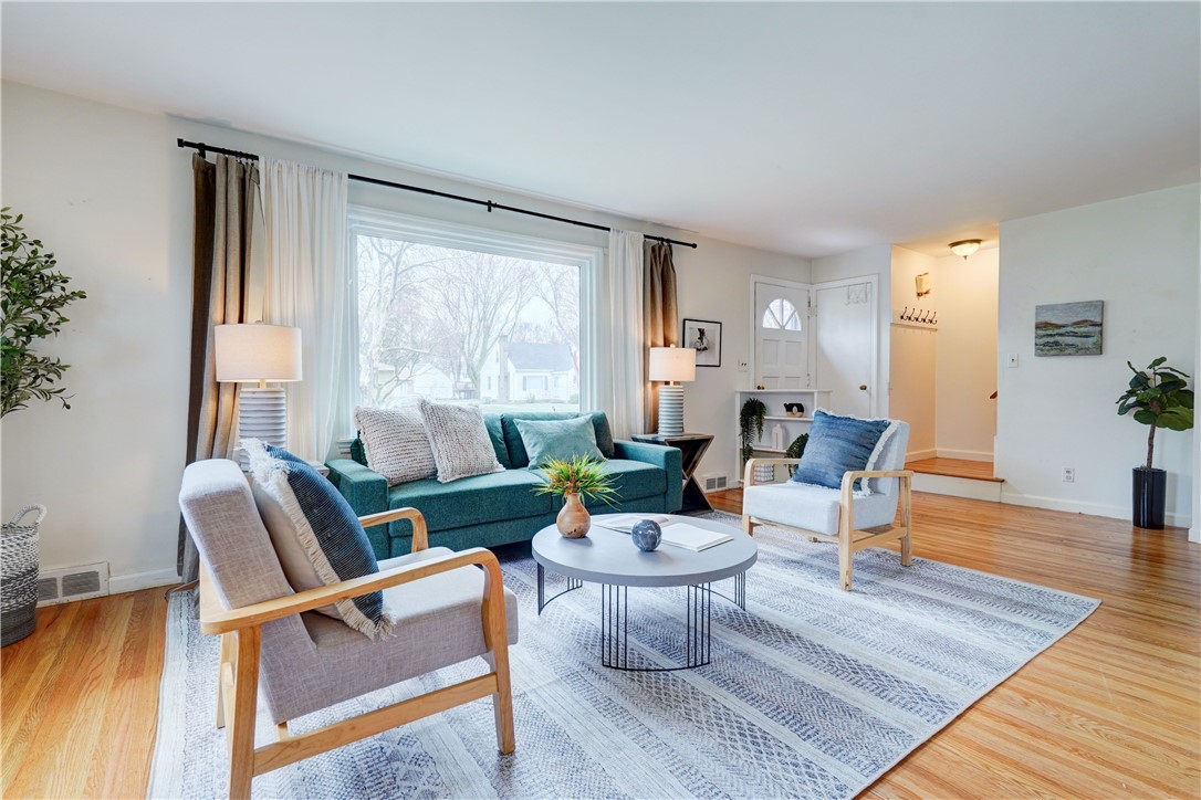 379 Brandon Road Irondequoit, NY 14622 - Photo 8 of 34