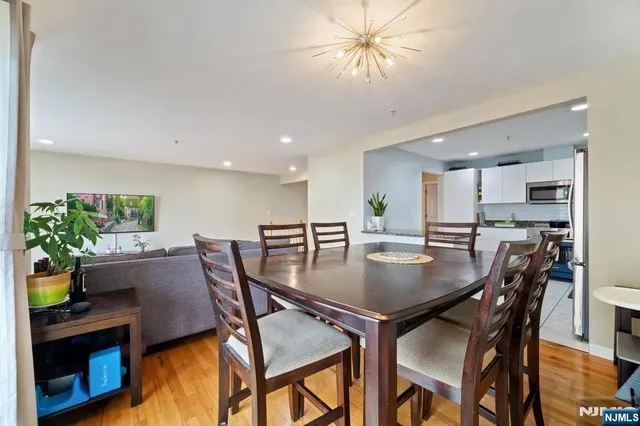 $3,900 | 9 Legend Hills Drive, Edgewater, NJ 07010