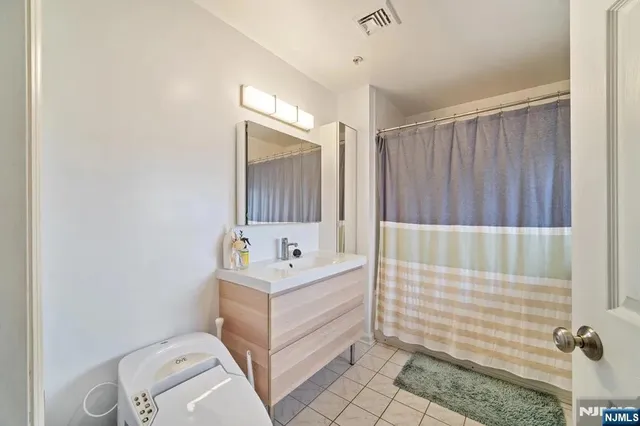 $3,900 | 9 Legend Hills Drive, Edgewater, NJ 07010