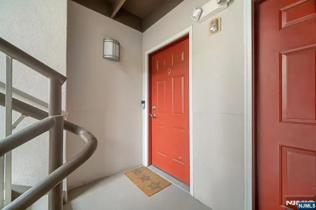 $3,900 | 9 Legend Hills Drive, Edgewater, NJ 07010