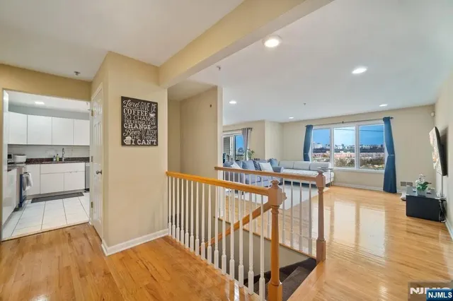 $3,900 | 9 Legend Hills Drive, Edgewater, NJ 07010