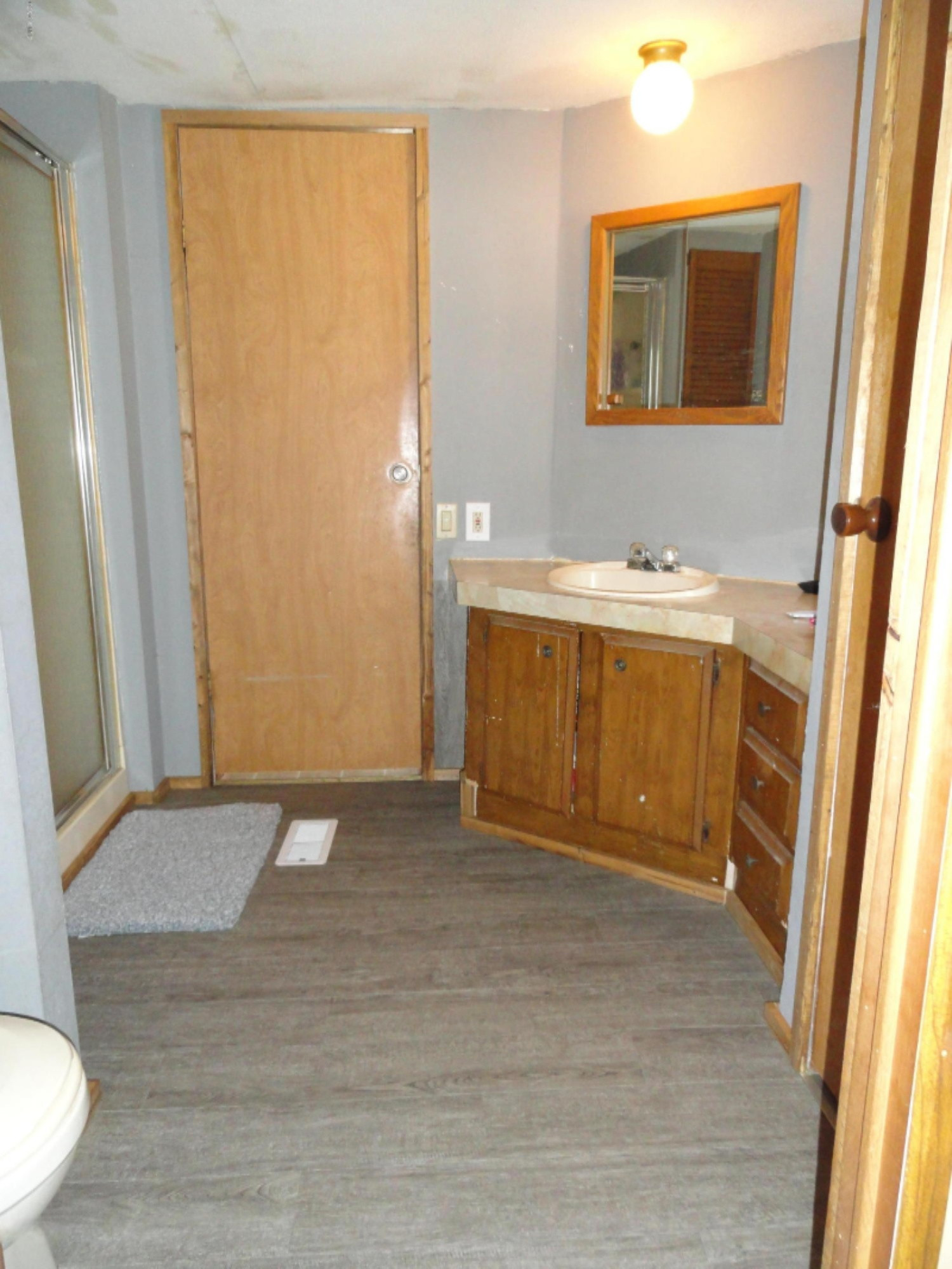 8240 Centerline Road Saranac, MI 48881 - Photo 14 of 17 Master bath