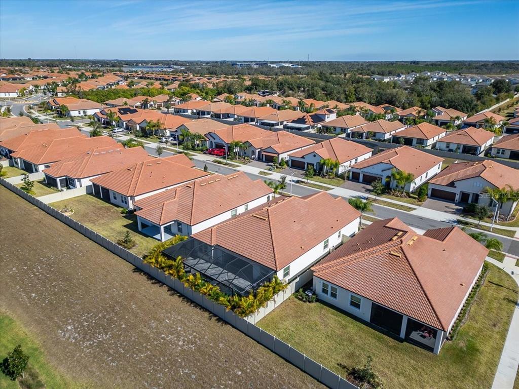 17173 Scuba Crest Street Wimauma, FL 33598 - Photo 16 of 100