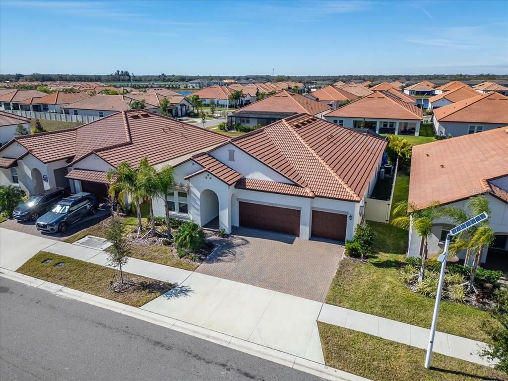 17173 Scuba Crest Street Wimauma, FL 33598 - Photo 8 of 100