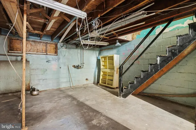 $164,999 | 1964 Lakeview Road, Wilmington, DE 19805