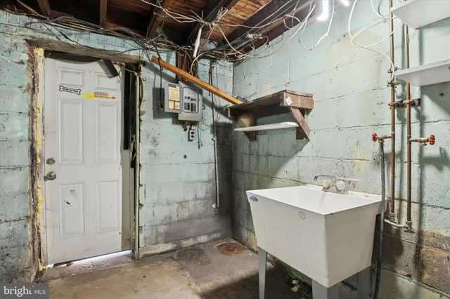 $164,999 | 1964 Lakeview Road, Wilmington, DE 19805