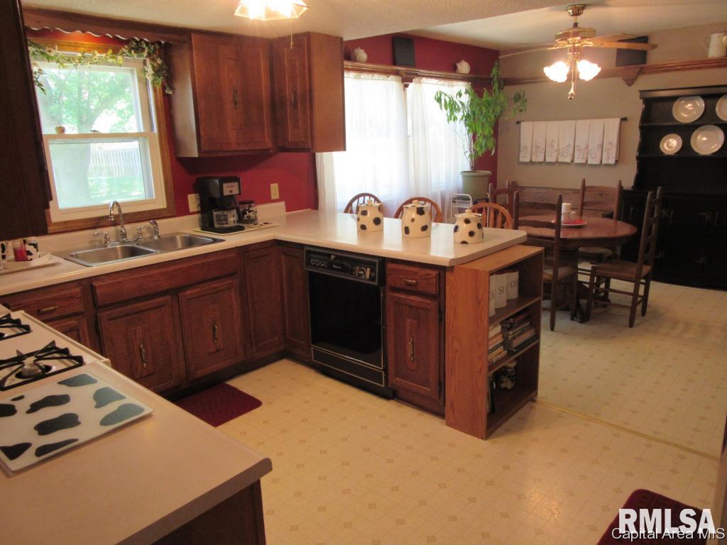 95 Mesa Road Springfield, IL 62702 - Photo 11 of 19