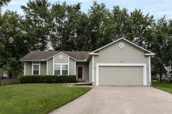 $315,000 | 1121 East Frontier Drive, Olathe, KS 66062