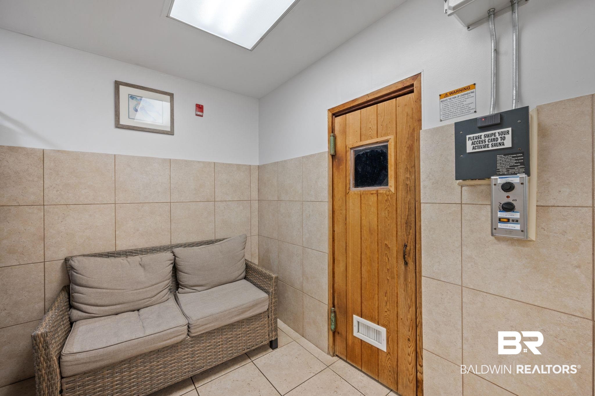 375 Plantation Road, Unit 5304 Gulf Shores, AL 36542 - Photo 27 of 42 Bathroom with tile walls and tile patterned flooring