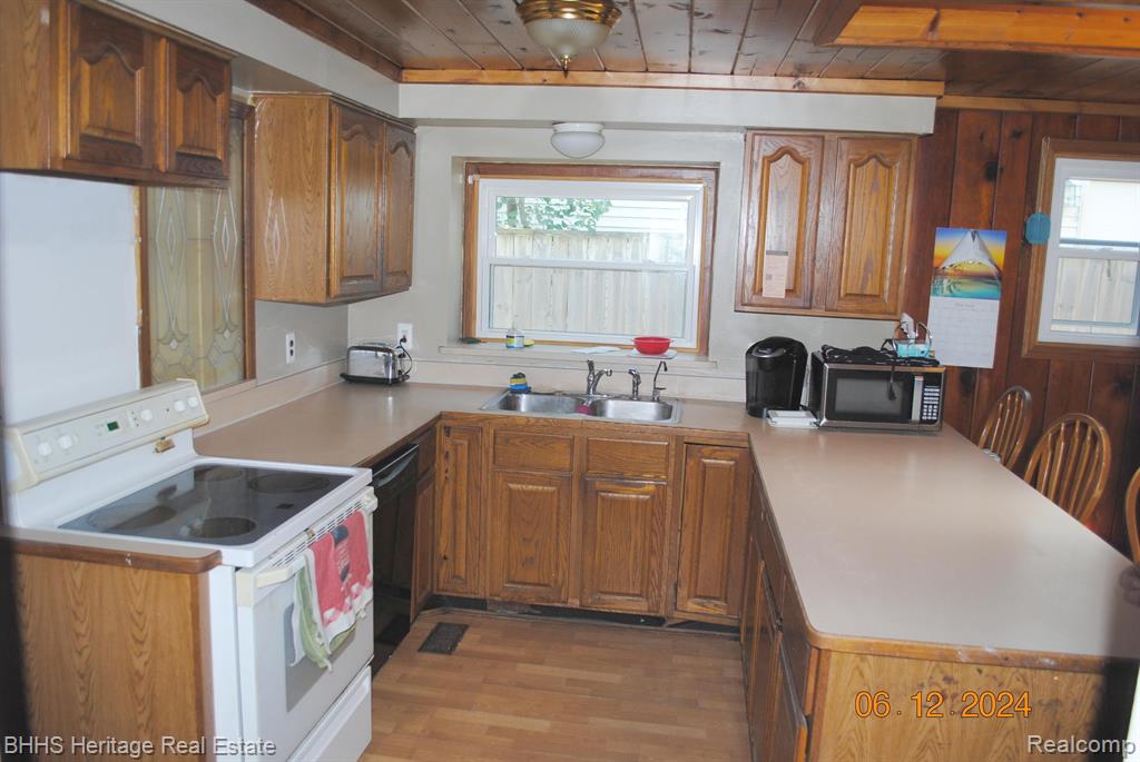 1620 Clark Lake Road Brighton, MI 48114 - Photo 8 of 23