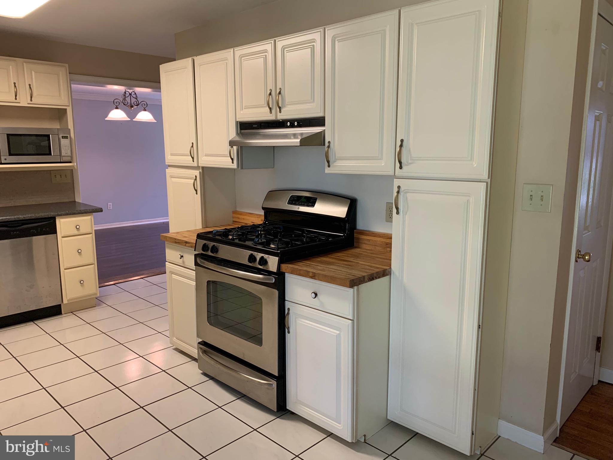 4248 Heather Road Elizabethtown, PA 17022 - Photo 3 of 12 Gallery Image 3