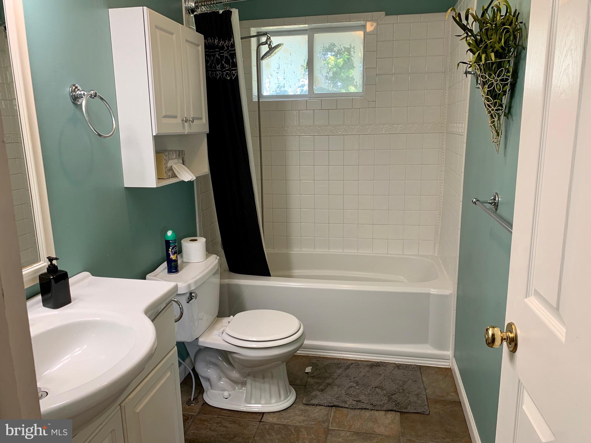 4248 Heather Road Elizabethtown, PA 17022 - Photo 7 of 12 Gallery Image 7