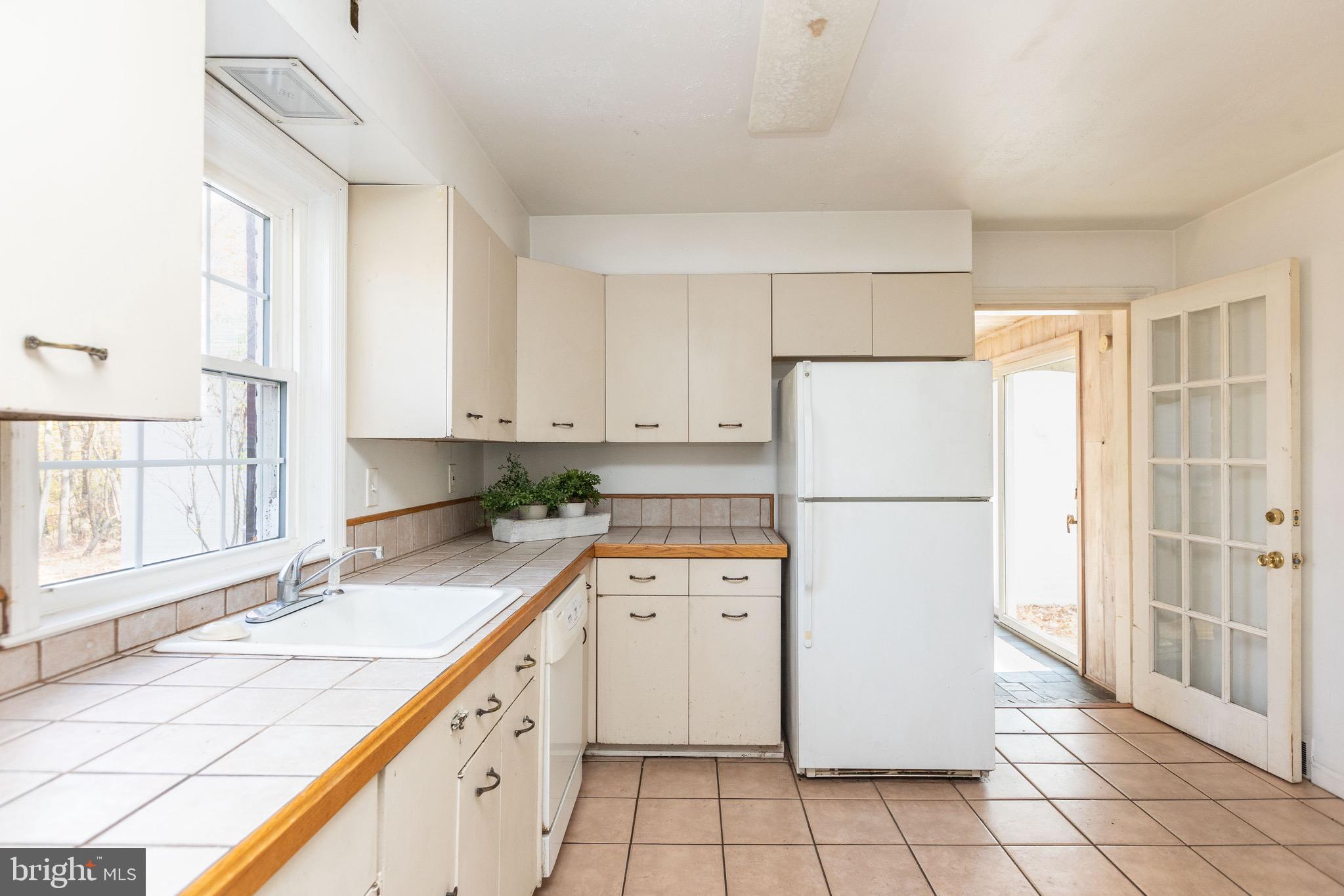 3204 Caves Road Owings Mills, MD 21117 - Photo 14 of 44 Galley Kitchen