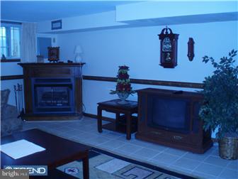 9940 Woodfern Road Philadelphia, PA 19115 - Photo 5 of 12 Great Room