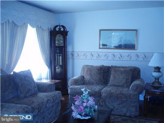 9940 Woodfern Road Philadelphia, PA 19115 - Photo 8 of 12 Living Room