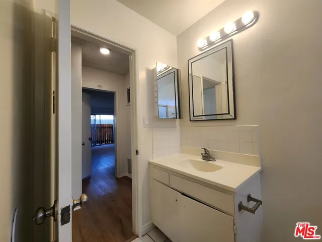 a en suite bathroom with a sink and mirror