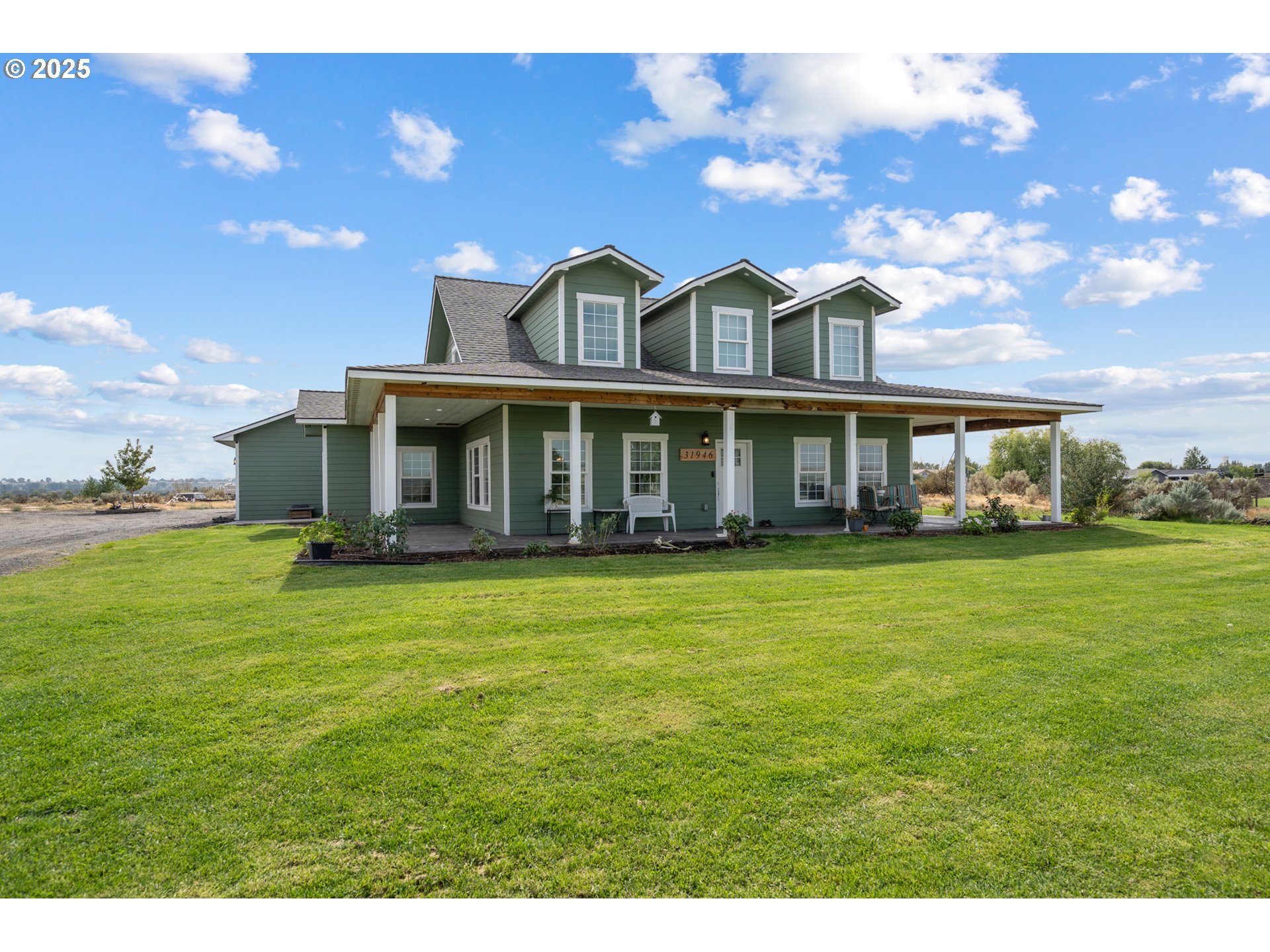 31946 Sun Rdg Lane Hermiston, OR 97838 - Photo 1 of 36 a front view of a house with a garden