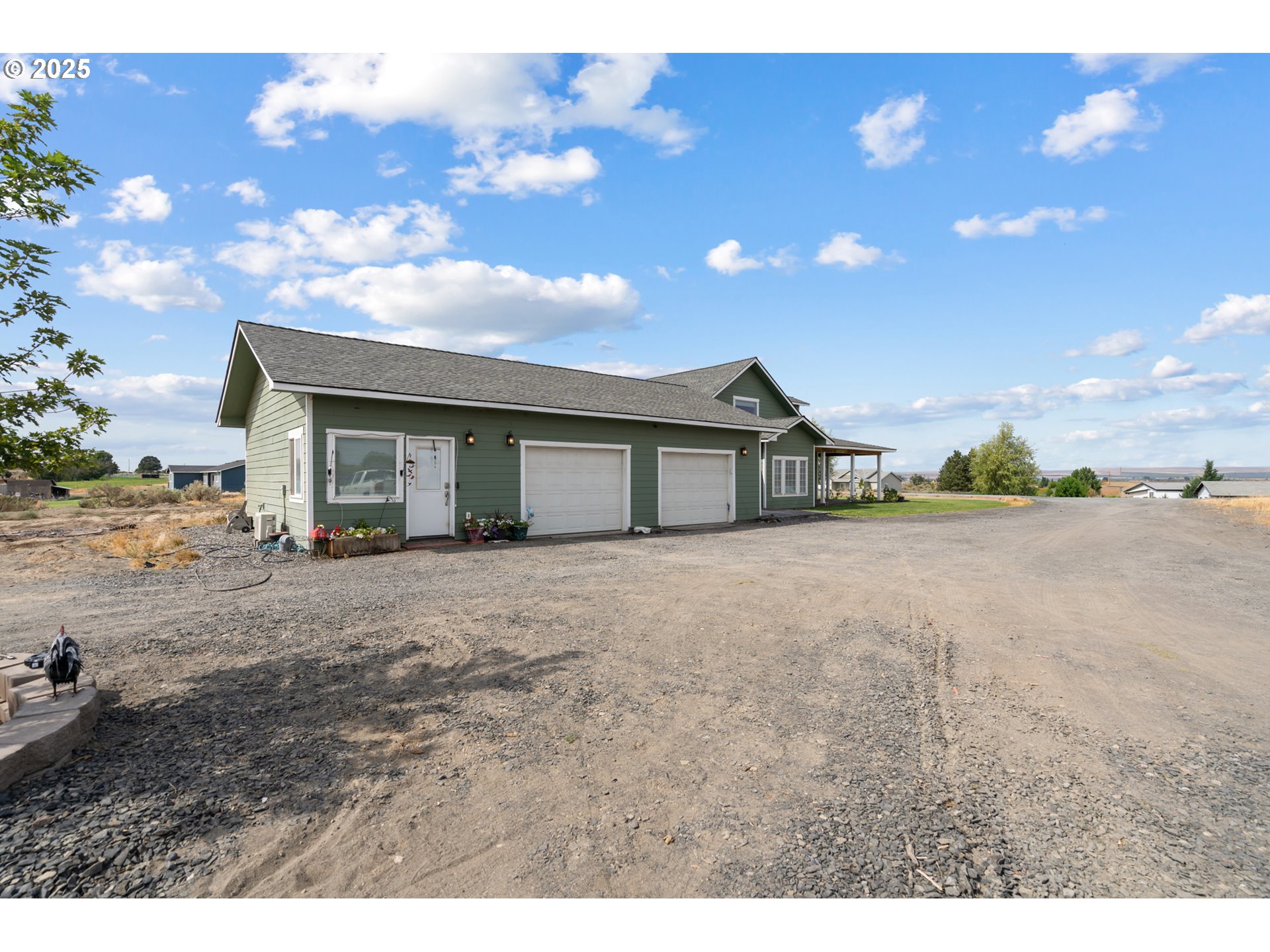 31946 Sun Rdg Lane Hermiston, OR 97838 - Photo 32 of 36 a front view of a house with a yard and garage