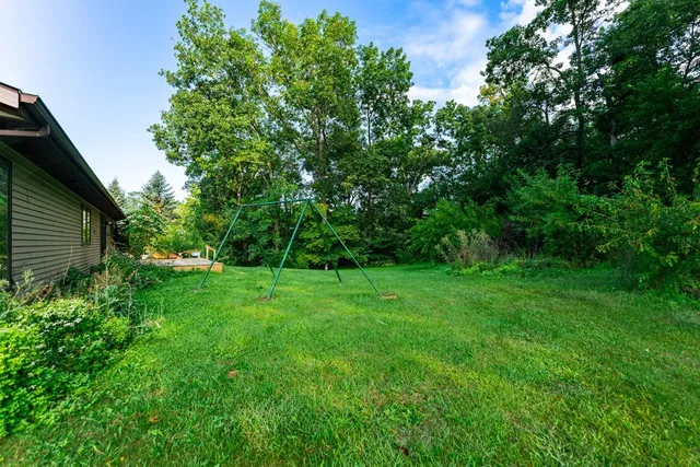 a view of yard with green space