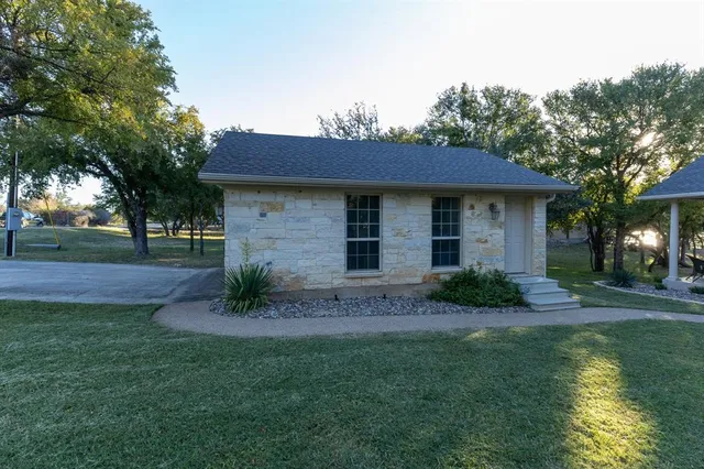 a view of yard with green space