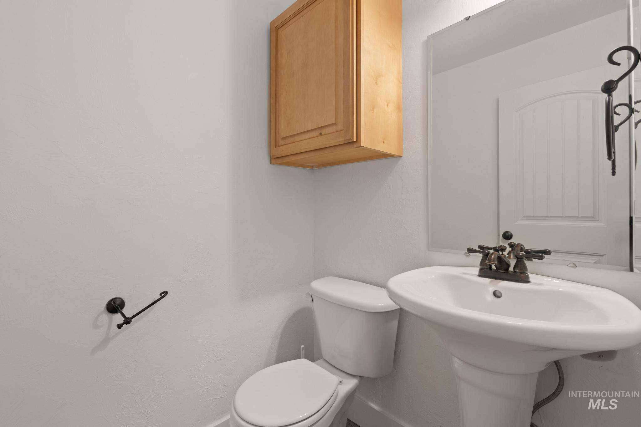 5271 West Morris Hill Road Boise, ID 83706 - Photo 13 of 31 Half bathroom featuring toilet
